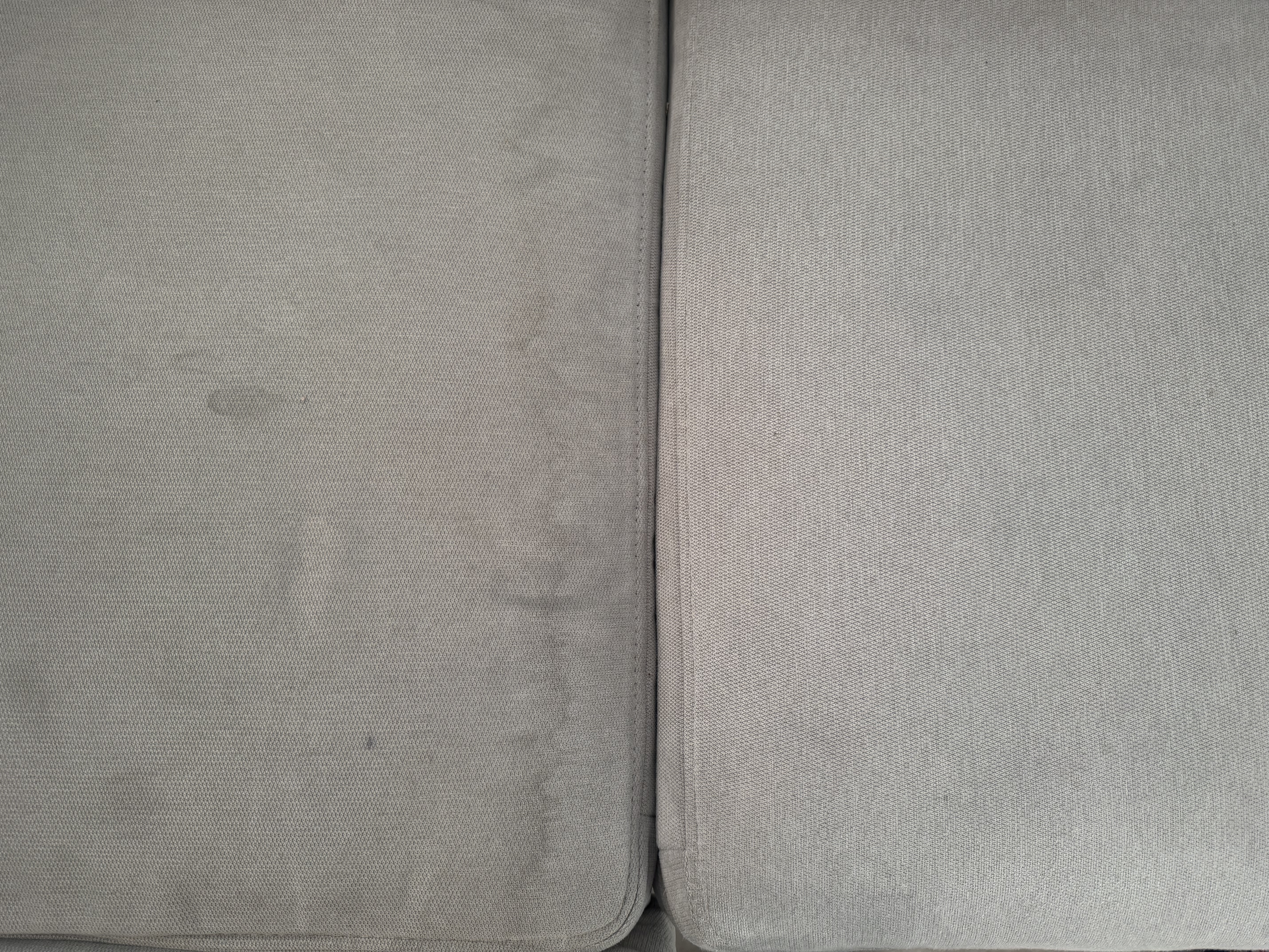 Jak vypadá vyčištění gauče před a po